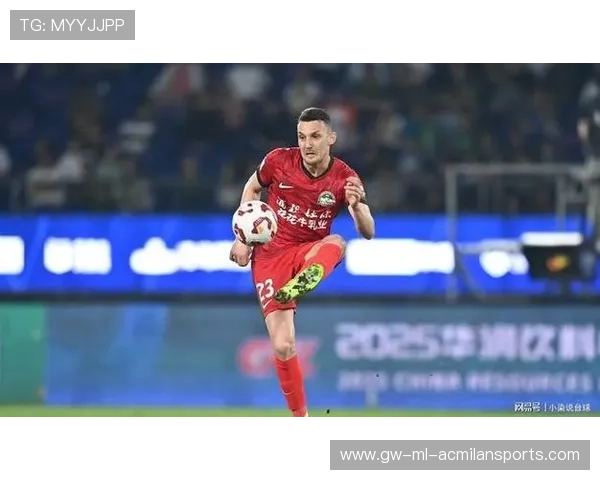 河南队禁区边缘的突破让气氛瞬间升温