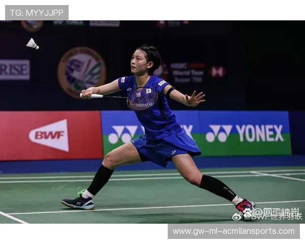 羽毛球运动员被球砸脸仍坚挺，展现不屈的竞技精神